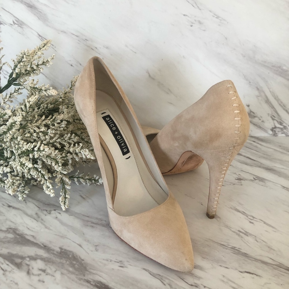 Alice + Olivia suede stiletto heels tan with creme 8.5